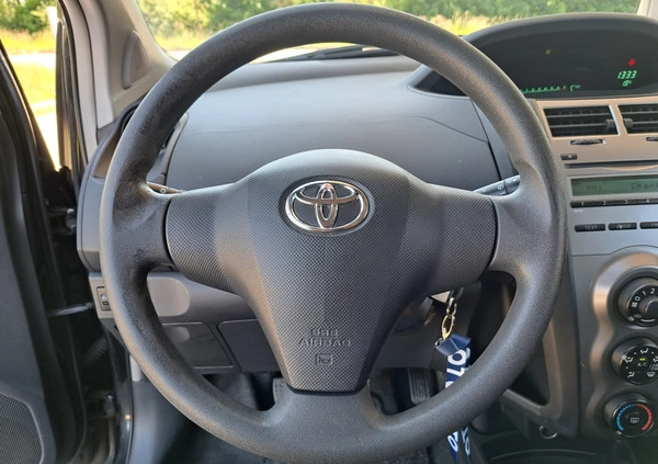 Toyota Yaris cena 15900 przebieg: 199000, rok produkcji 2009 z Zbąszyń małe 466